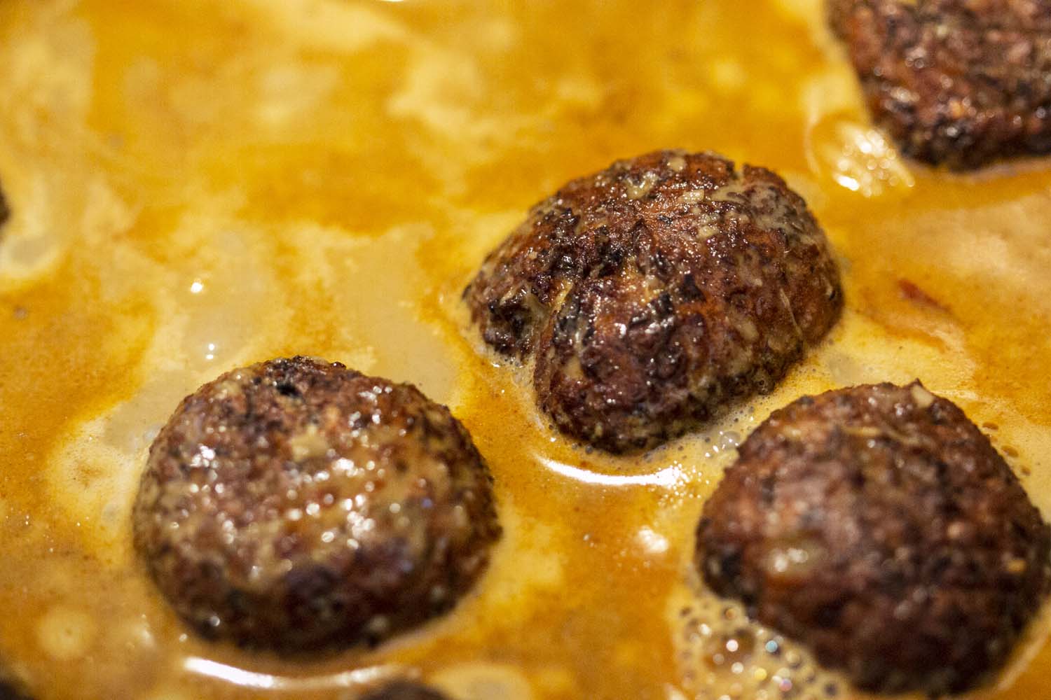 recette du kofta végétarien aux aubergines sauce safran, recette végétarienne, recette sans gluten, épices biologiques, cuisine indienne, cuisine proche-orientale