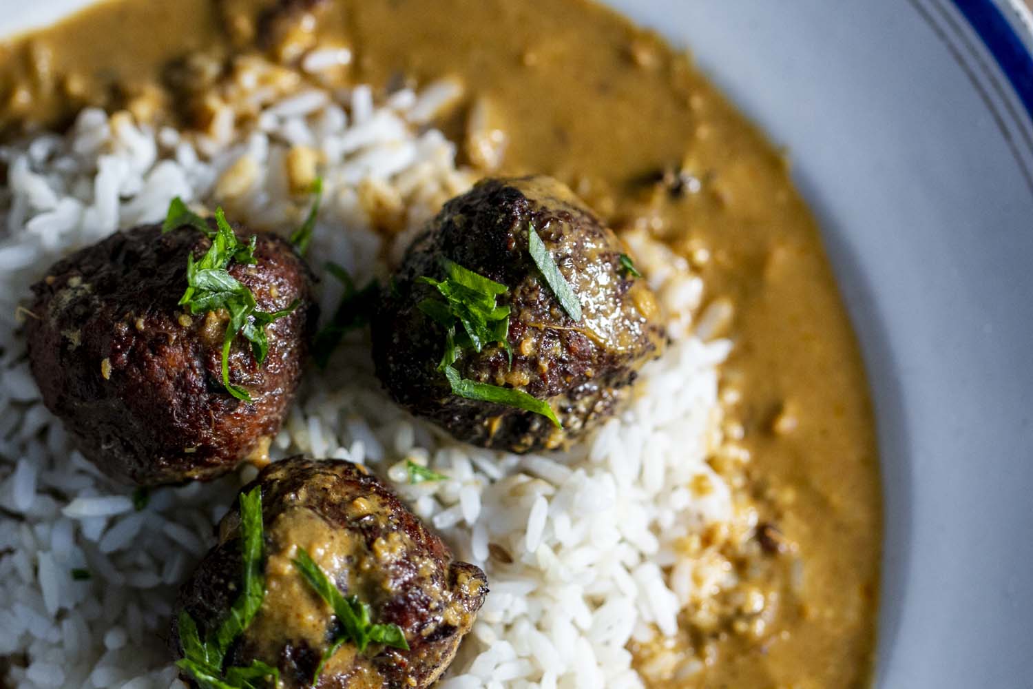 recette du kofta végétarien aux aubergines sauce safran, recette végétarienne, recette sans gluten, épices biologiques, cuisine indienne, cuisine proche-orientale